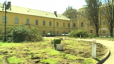 Újjászületik az érseki palota